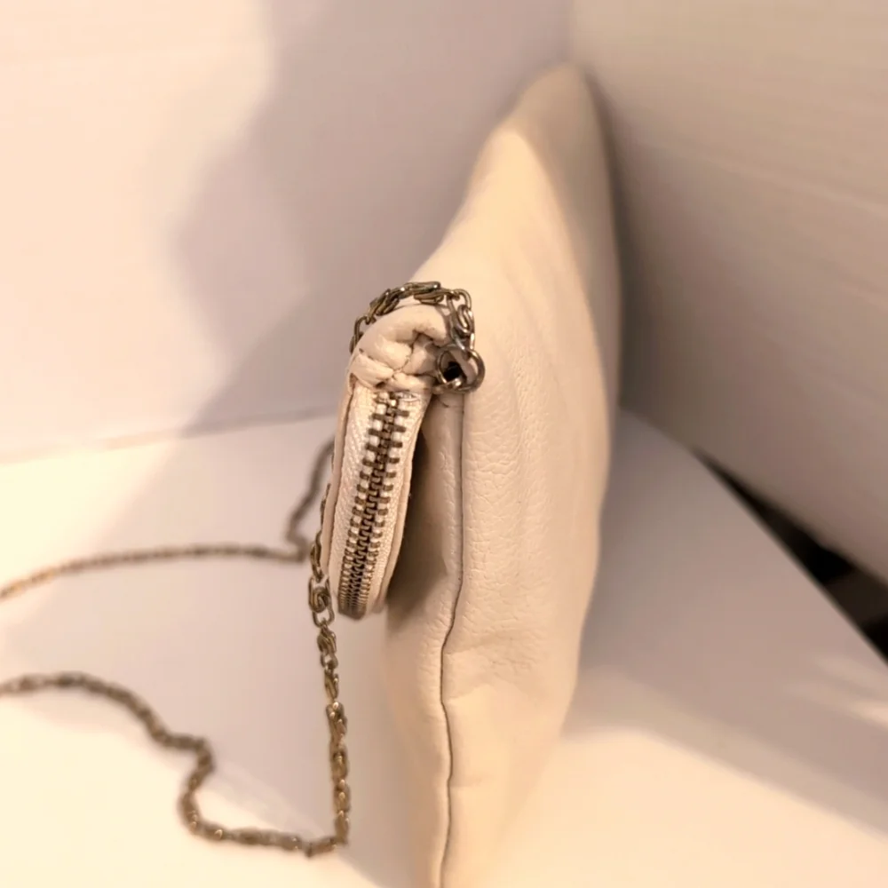 Vintage Like Ivory Foldover Bag Gold‎ Chain Strap & Flower Jewel Accent